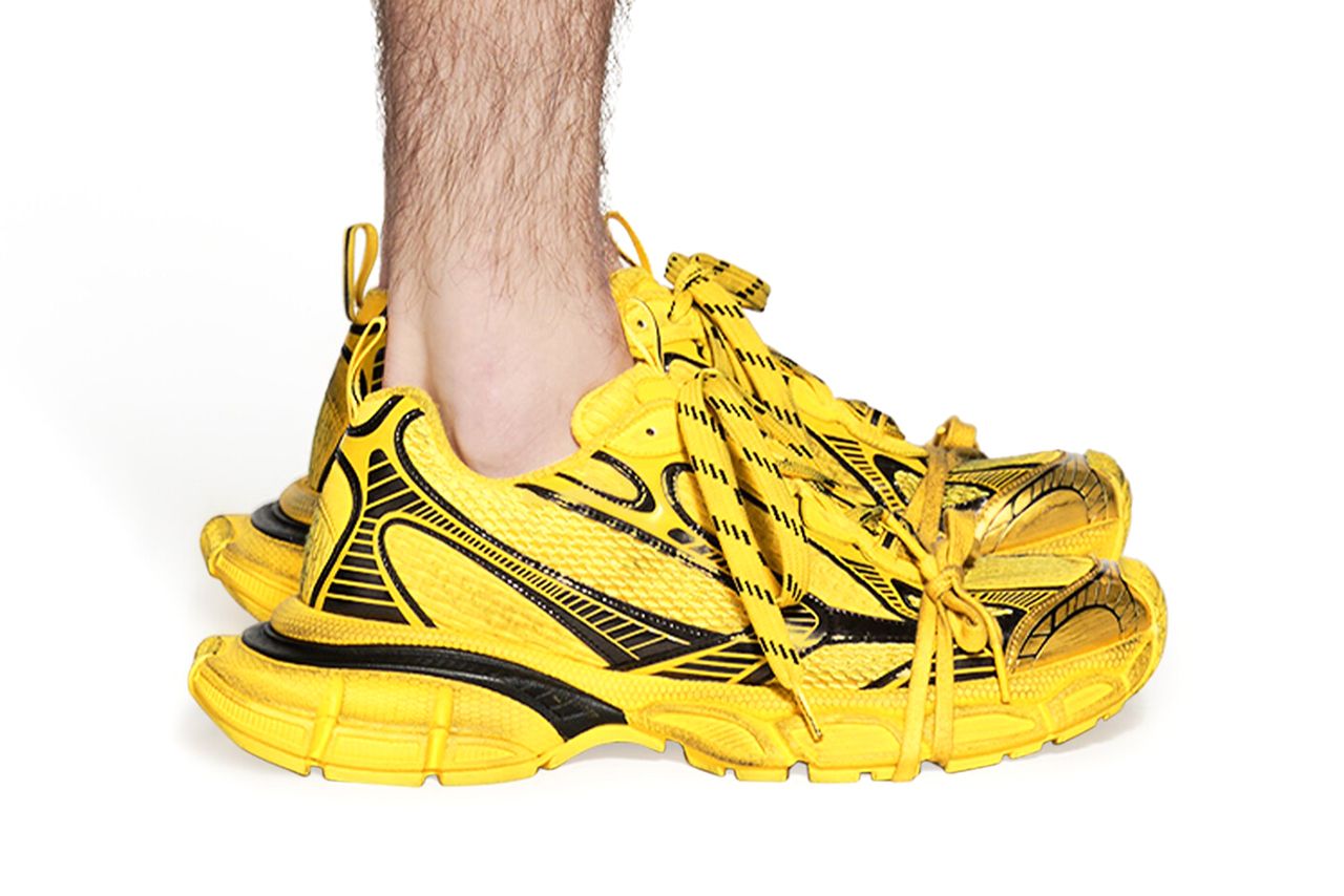 Balenciaga's new release: The 3XL trainer in "Yellow/Black"